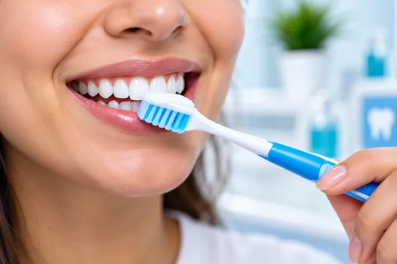 How to Brush Your Teeth the Right Way